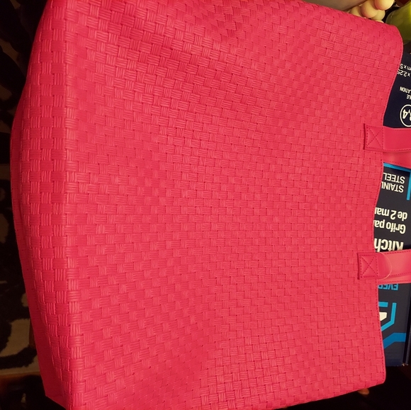 Bath and Body Works waffle style bag. Pink/orange in color NWT - Picture 6 of 9